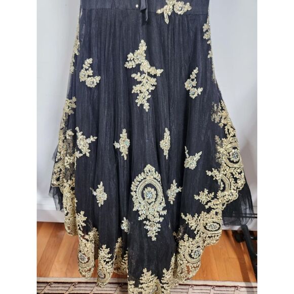 Abby Paris Tulle w/Embroidery Formal Gown Dress Black & Gold Size 4 - Picture 8 of 11